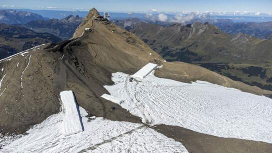 Άλπεις: Εμφανίστηκε μονοπάτι ανάμεσα στους παγετώνες λόγω της κλιματικής αλλαγής