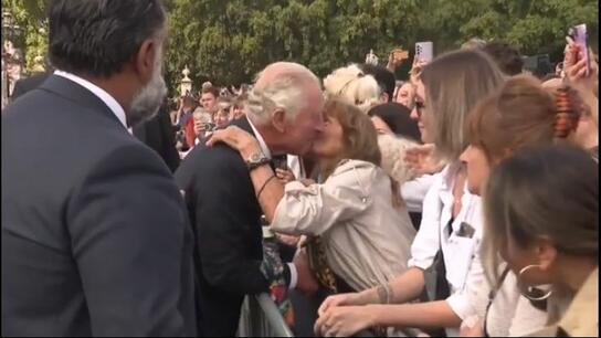 Κύπρια η γυναίκα που φίλησε τον Κάρολο: "Αγαπώ όλη τη βασιλική οικογένεια"