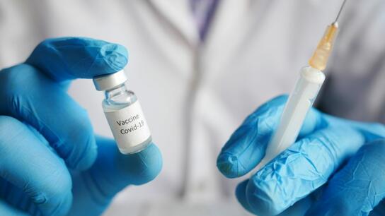 EMA: "Πράσινο φως" για τα επικαιροποιημένα εμβόλια κατά της Όμικρον