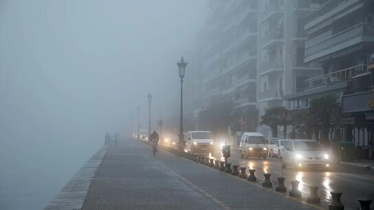Πυκνό πέπλο ομίχλης τύλιξε από τα ξημερώματα τη Θεσσαλονίκη 