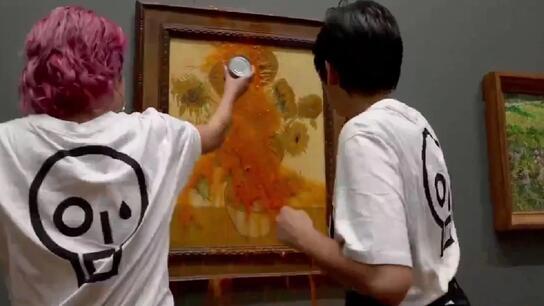Πέταξαν ντοματόσουπα στον πίνακα «Ηλιοτρόπια» του Bαν Γκογκ