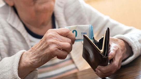 Δεν θα δουν όλοι οι συνταξιούχοι αυξήσεις από 01/01/2023 στον τραπεζικό τους λογαριασμό