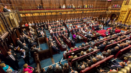 Βρετανία: Οι Εργατικοί προτείνουν την κατάργηση της Βουλής των Λόρδων