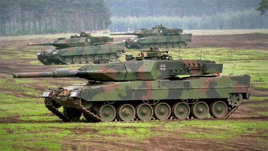 Οι χώρες της Βαλτικής καλούν το Βερολίνο να στείλει «τώρα» στο Κίεβο άρματα μάχης Leopard