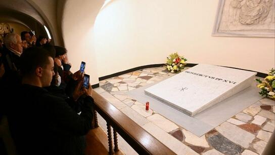Βατικανό: Άνοιξε για το κοινό ο τάφος του Βενέδικτου