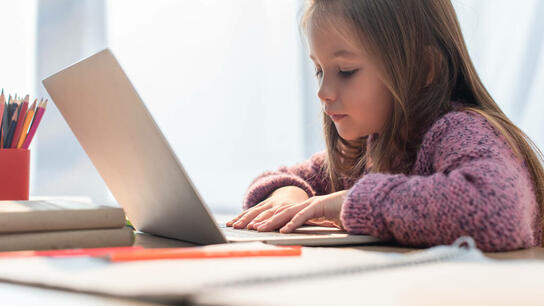 Παιδί και ίντερνετ: 20 χρόνια εορτασμού της Ημέρας Ασφαλούς Διαδικτύου