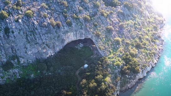 Το εντυπωσιακό σπήλαιο της Αργολίδας που κατοικήθηκε πριν 40.000 χρόνια
