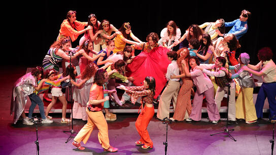 «ΑΒΒΑ The Musical» από την Εφηβική Χορωδία του Δήμου Χανίων για τα σχολεία του Ηρακλείου