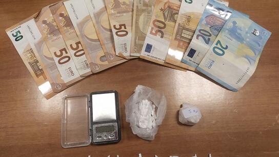 Κοκαΐνη, ζυγαριά και 540 ευρώ, στην κατοχή 25χρονου