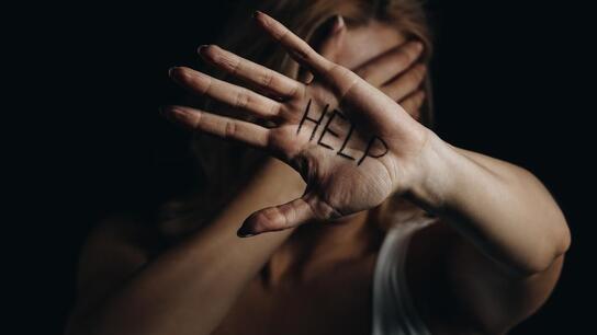 Τα τέσσερα νέα μέτρα της ΕΛΑΣ για την αντιμετώπιση της ενδοοικογενειακής βίας