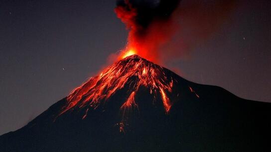 Πάνω από 1.000 κάτοικοι απομακρύνονται εσπευσμένα μετά την έκρηξη του ηφαιστείου Φουέγο