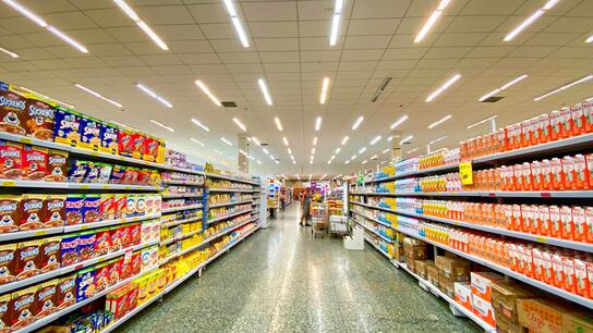 Σούπερ μάρκετ: «Κόφτης» στις περιττές δαπάνες- Στροφή στα προϊόντα ιδιωτικής ετικέτας