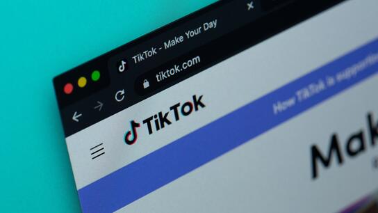 Γιατί το TikTok θέλει να μάθει αν είσαι gay;