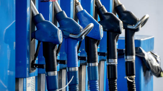 Reuters: Ο OΠEK+ εξετάζει πρόσθετη μείωση παραγωγής πετρελαίου