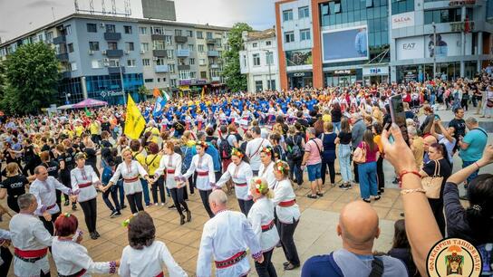 Βουλγαρία: Περισσότεροι από 650 χορευτές επιχειρούν τον μεγαλύτερο κυκλικό σχηματισμό παραδοσιακού χορού στην Ευρώπη