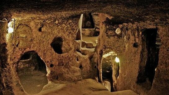 Ένας άντρας ανακάλυψε υπόγεια πόλη 2.000 ετών κάτω από το σπίτι του, ενώ κυνηγούσε ... κότες