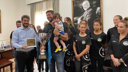Ο Δήμαρχος Χανίων τίμησε τις πρωταθλήτριες του Ν.Ο.Χ. waterpolo για την άνοδο τους στην Α1 Εθνική Κατηγορία