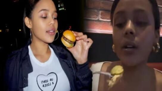 Εστιατόριο απείλησε influencer πως θα την διώξει αν συνεχίσει να τρώει burger με μαχαιροπίρουνο