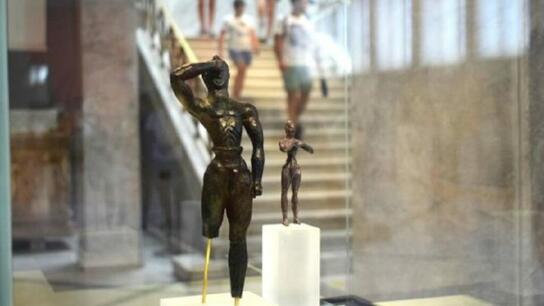 Το Αθέατο Μουσείο παρουσιάζει την «παράξενη ιστορία ενός κούρου από την Κρήτη»