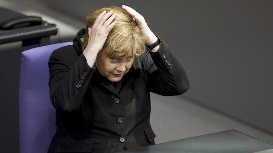Γερμανία: Η κυβέρνηση πλήρωσε 55.000 ευρώ για τα μαλλιά και το μακιγιάζ της Μέρκελ