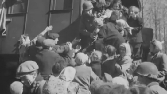Συγκλονιστικό βίντεο από τη διάσωση χιλιάδων Εβραίων από τρένο των Ναζί!