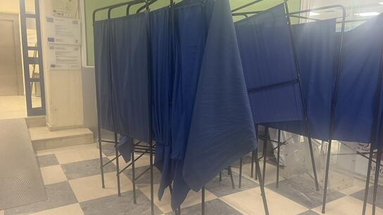 Καρέ καρέ η προετοιμασία των εκλογικών σάκων στο Ηράκλειο - Έτοιμα τα παραβάν