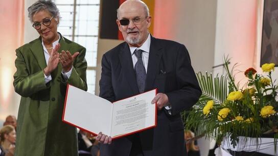 Με το βραβείο ειρήνης τίμησαν οι γερμανικοί εκδοτικοί οίκοι τον Σαλμάν Ρουσντί