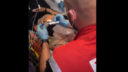 Το συγκλονιστικό video με τις προσπάθειες του ΕΚΑΒ να διασώσει την 39χρονη που δαγκώθηκε από οχιά