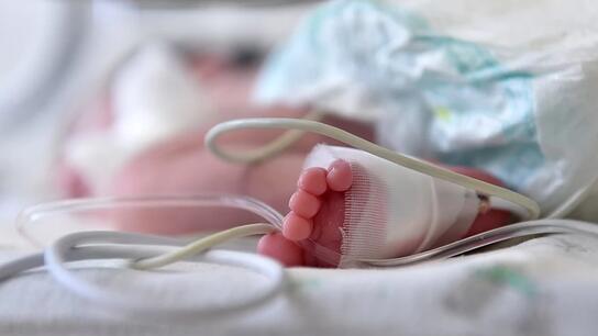 Μωράκι που γεννήθηκε πρόωρα και ζύγισε 600 γραμμάρια βγήκε νικητής μετά από 159 ημέρες
