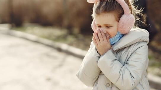 Ανησυχία για τον επίμονο βήχα στα παιδιά - Τι πρέπει να γνωρίζουν οι γονείς