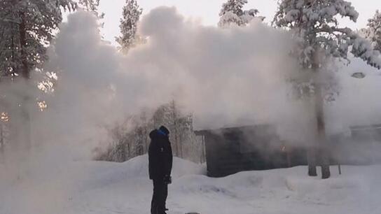 Φινλανδία: Το βραστό νερό παγώνει στον αέρα από το πολικό ψύχος - Βίντεο