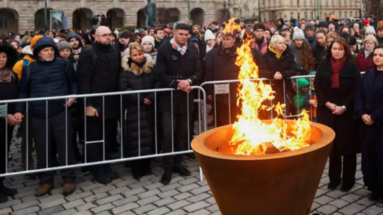 Τσεχία: Φοιτητές και καθηγητές σχημάτισαν ανθρώπινη αλυσίδα στη μνήμη των 14 θυμάτων