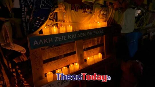 Θεσσαλονίκη: Δεκαεννιά κεριά άναψαν στις 00:19 στη μνήμη του Άλκη Καμπανού