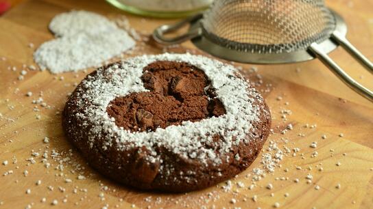 Συνταγή για αφράτα μπισκότα με κομματάκια σοκολάτας