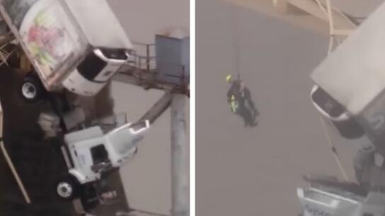 Σοκαριστικό βίντεο: Φορτηγό κρέμεται από γέφυρα στο Κεντάκι