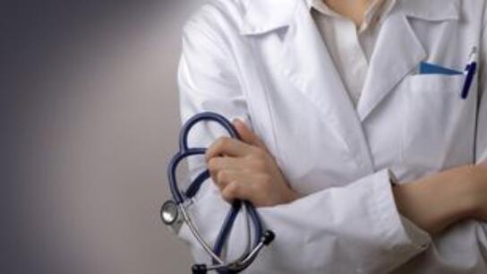 Ο ΙΣΑ ζητάει ιδιώτες γιατροί να παρέχουν τις ιατρικές τους υπηρεσίες στα νοσοκομεία του ΕΣΥ