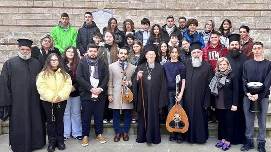 Λύρα και Κρητικά τραγούδια στον Οικουμενικό Πατριάρχη από το Μουσικό Σχολείο Ηρακλείου