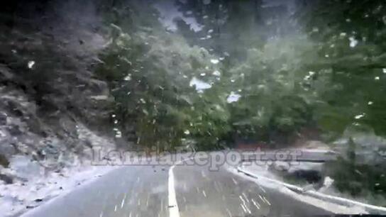Καιρός: Πλημμύρισαν οι δρόμοι σε Καρδίτσα και Πήλιο, χιόνισε σε διάφορες περιοχές