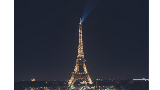 Γιατί είναι παράνομο να φωτογραφίζεις τον Πύργο του Άιφελ τη νύχτα αλλά όχι τη μέρα