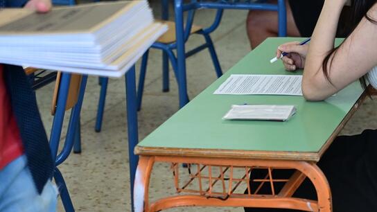 Πανελλαδικές Εξετάσεις: Βατά και χωρίς εκπλήξεις τα θέματα των Νέων Ελληνικών στα ΕΠΑΛ