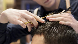 Άνοιξε το κομμωτήριο παρά την απαγόρευση και συνελήφθη! 