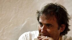 «Η γιορτή του πένθους»: Μια παράσταση με τον Λουδοβίκο των Ανωγείων στον Άγιο Νικόλαο