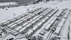 Ο χιονιάς και οι δύσκολες ώρες για τους σεισμόπληκτους στους οικίσκους