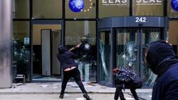 Αντιεμβολιαστές βανδάλισαν το κτήριο της ΕΕ 