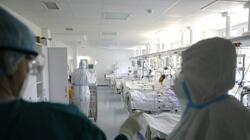 «Το κλείσιμο περιορίζει τα κρούσματα» λέει ο ιατρός-ερευνητής Γιώργος Παυλάκης