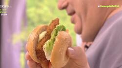O Χριστόφορος Πέσκιας μάς ετοιμάζει «burger» με κοτόπουλο & σως μαγιονέζα – κάρυ!