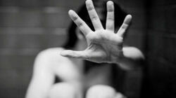 Νεαρή γυναίκα καταγγέλλει ότι δέχθηκε σεξουαλική επίθεση 