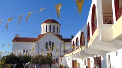 Χιλιάδες πιστοί συρρέουν από όλη την Ελλάδα για την Αγία Μαρίνα στη Βόνη (video)