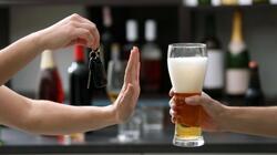 Αλκοόλ: Το αποτελεσματικό κόλπο για να καταναλώνουμε λιγότερο