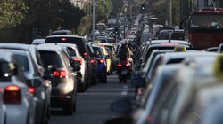 Τέλη κυκλοφορίας 2027: Πότε θα αναρτηθούν τα «ραβασάκια» 